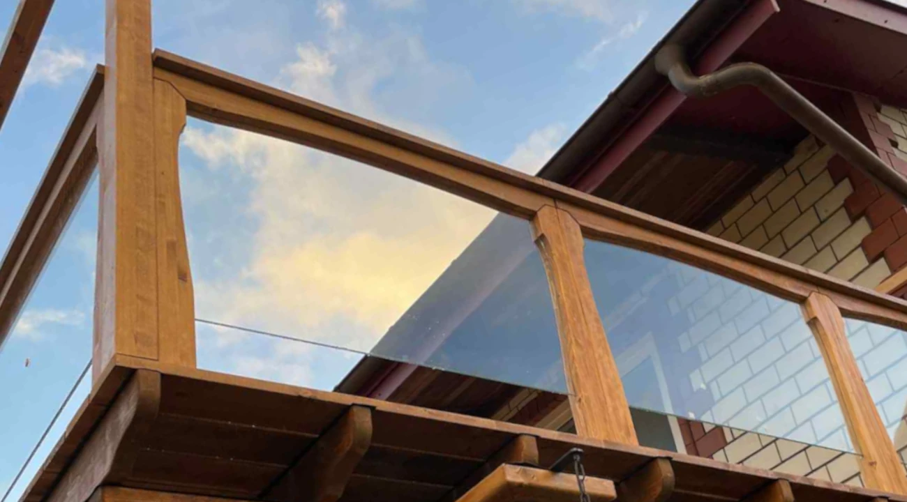 taras drewniany szklany